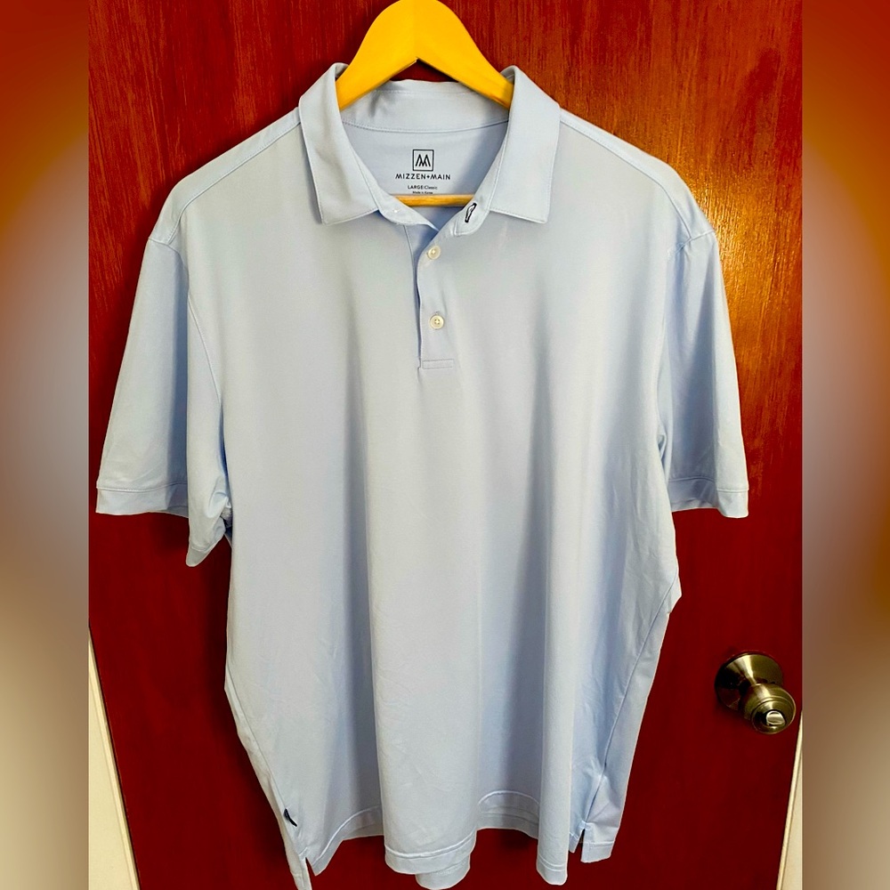 Mizzen & Main Classic short sleeve polo in beautiful light blue. Size L in EUC